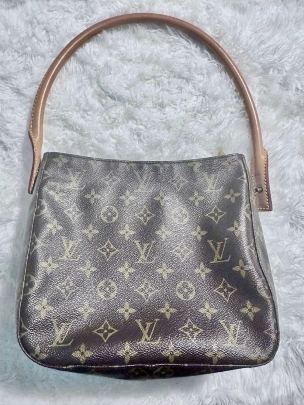 Louis Vuitton Looping Shoulder Bag Medium Brown. Needs rivet screwed back in.